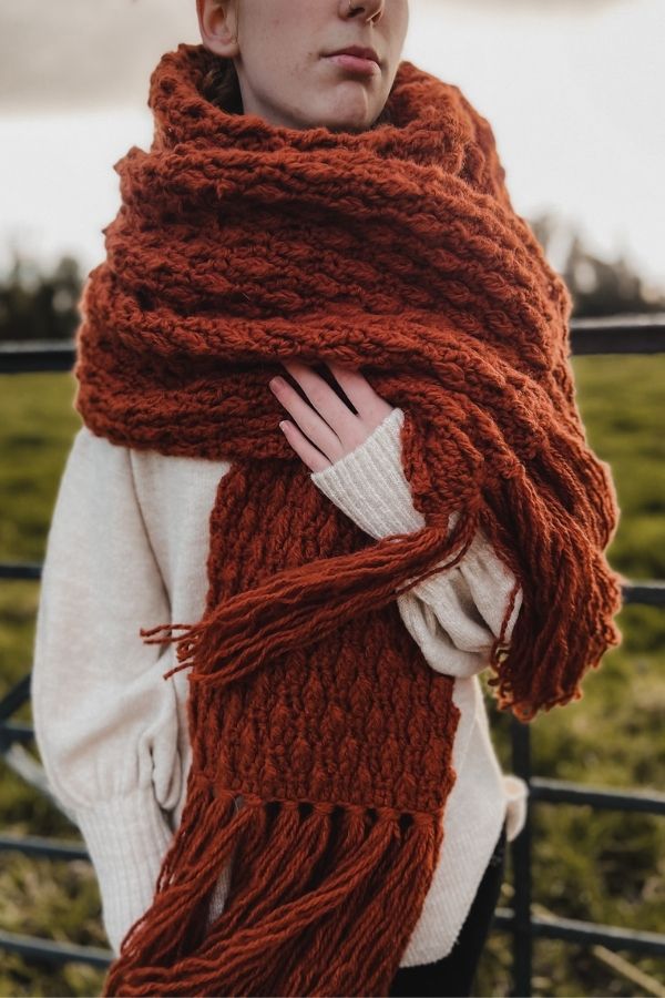 Does anyone know a Pattern for a Measuring Tape scarf like this one? : r/ knitting
